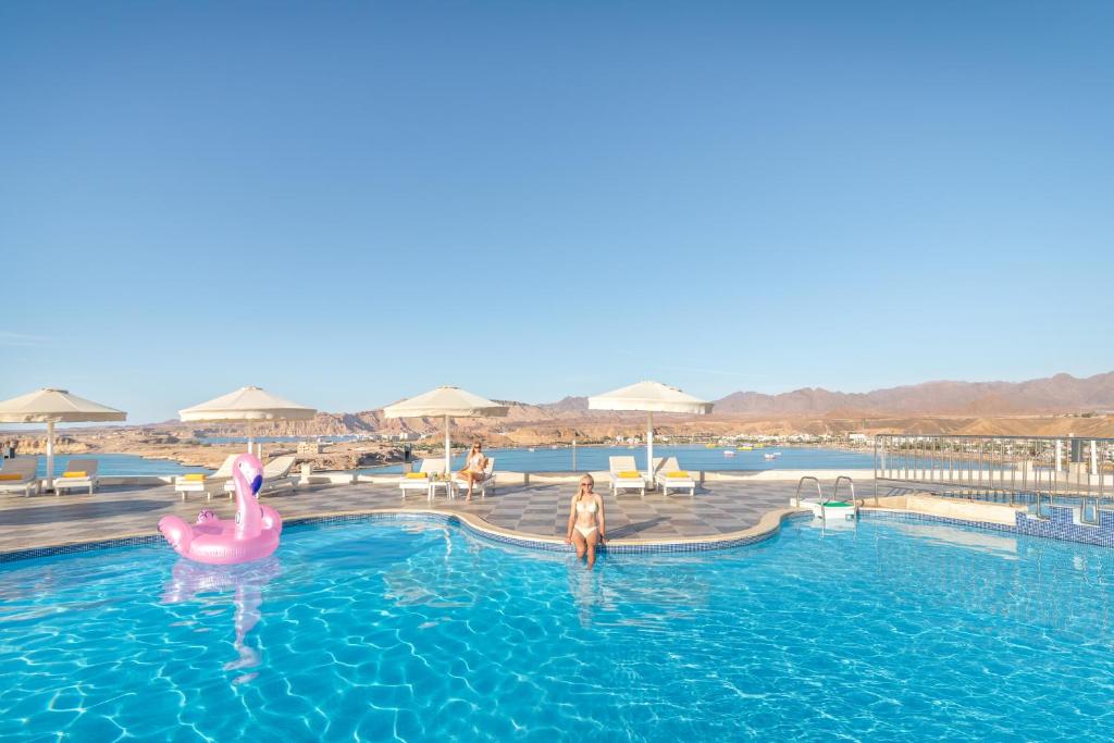 Bazén v ubytování Albatros Sharm Resort - By Pickalbatros nebo v jeho okolí