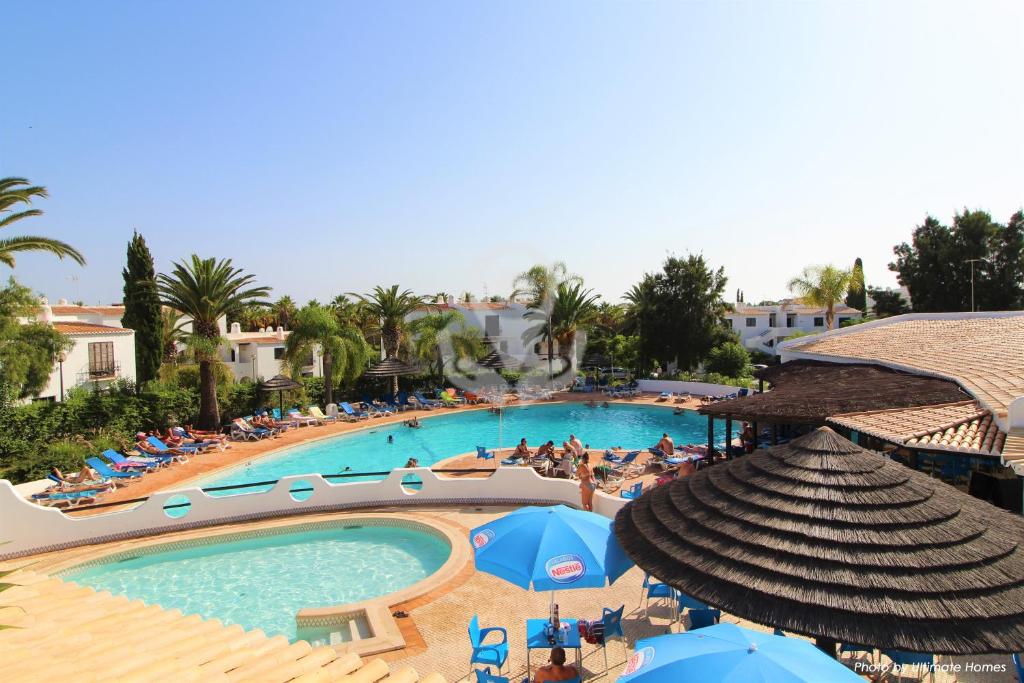 a view of the pool at a resort at Camélia 89 São Rafael - Albufeira, Algarve in Albufeira