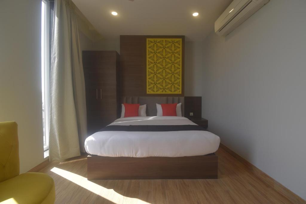 Postel nebo postele na pokoji v ubytování Ka10 SQUARE HOTEL & BANQUETS