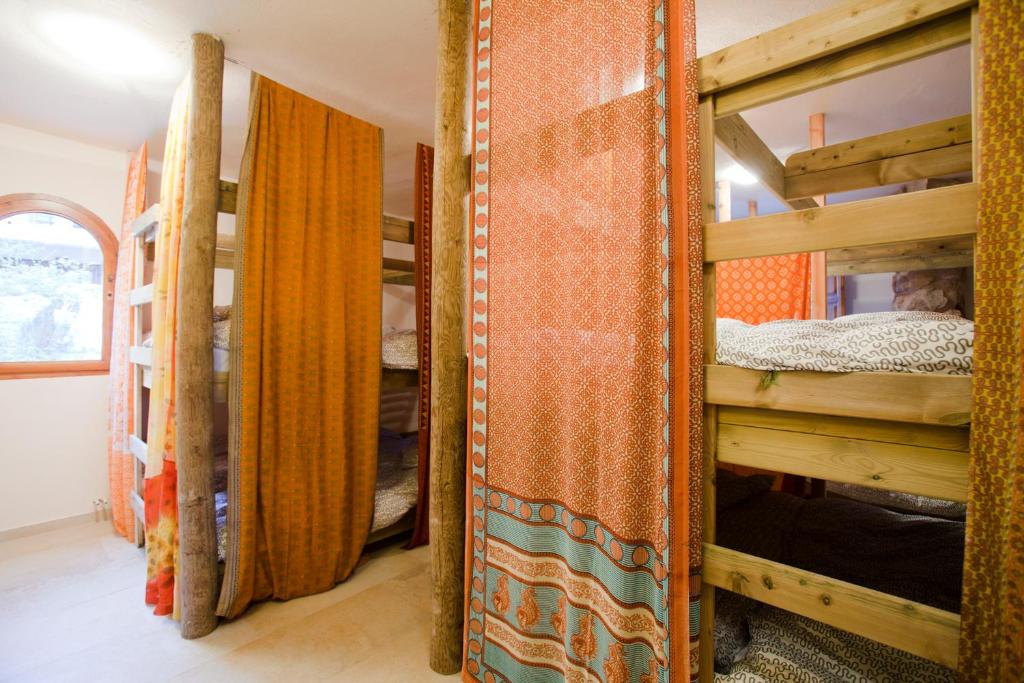 Cal Pau Cruset - 20-Bed Mixed Dormitory Room