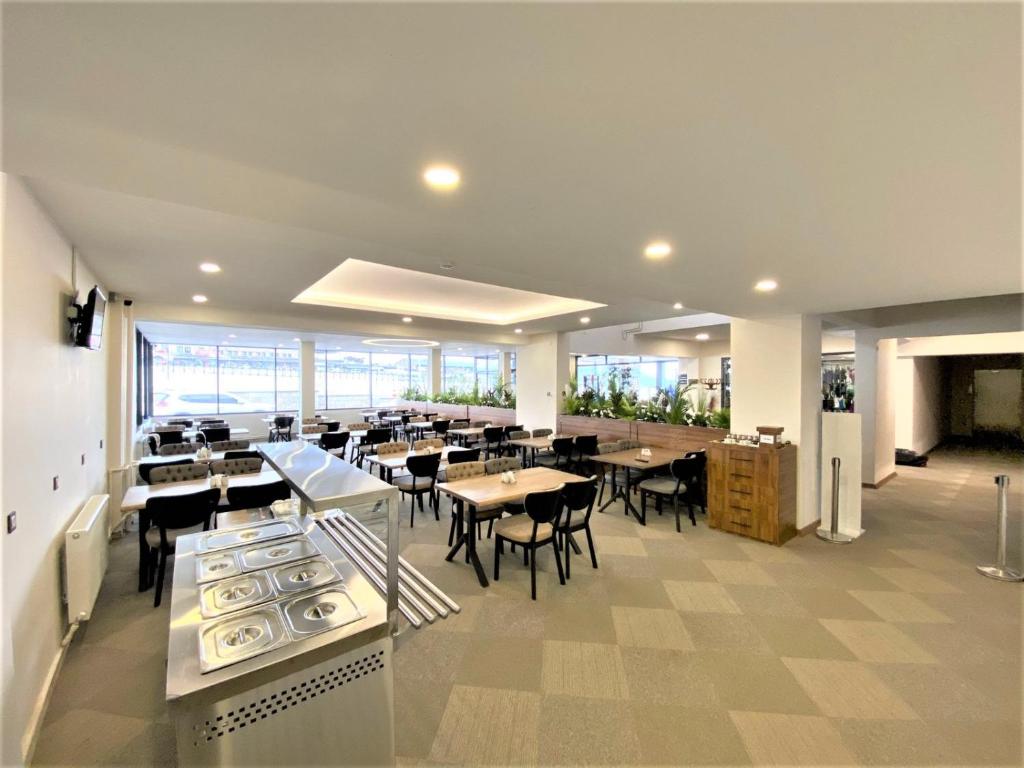 Ресторан / где поесть в Zümrüt Palas Otel