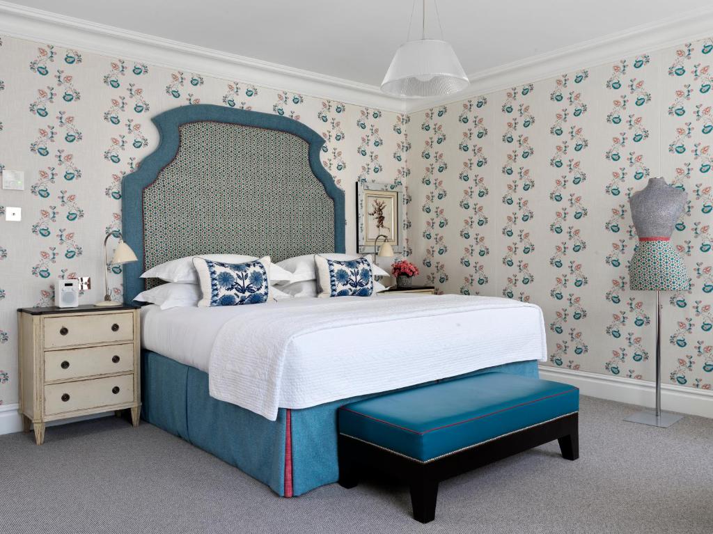 Postel nebo postele na pokoji v ubytování The Soho Hotel, Firmdale Hotels