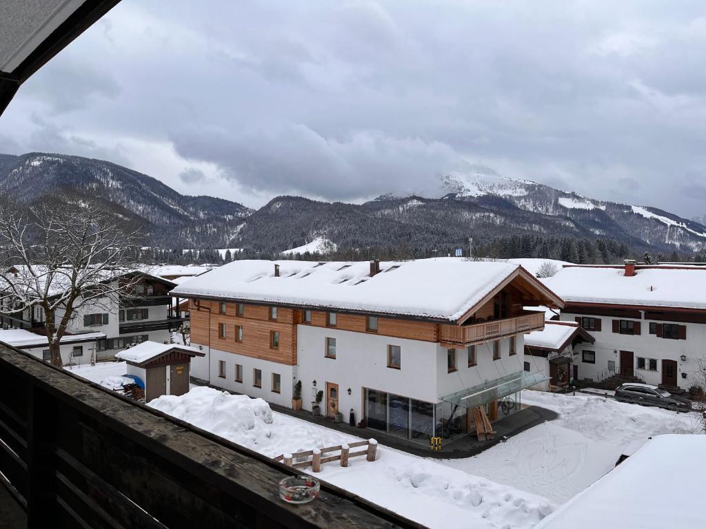Nespecifikovaný výhled na hory nebo výhled na hory při pohledu z hotelu