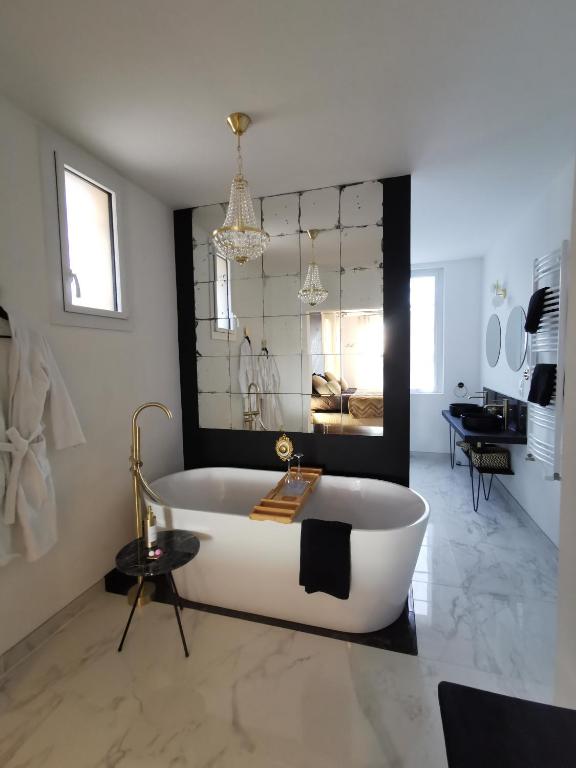 Photo de la galerie de l'établissement Les Rauches - Quai Loire - Suite Love, à Châteauneuf-sur-Loire