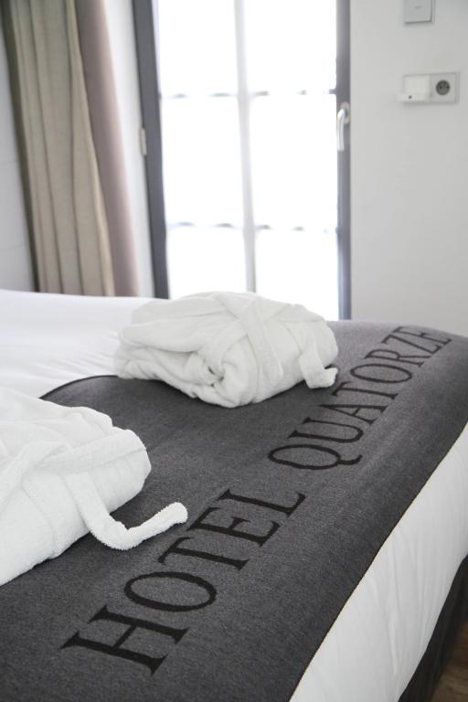 Postel nebo postele na pokoji v ubytování Hôtel Quatorze