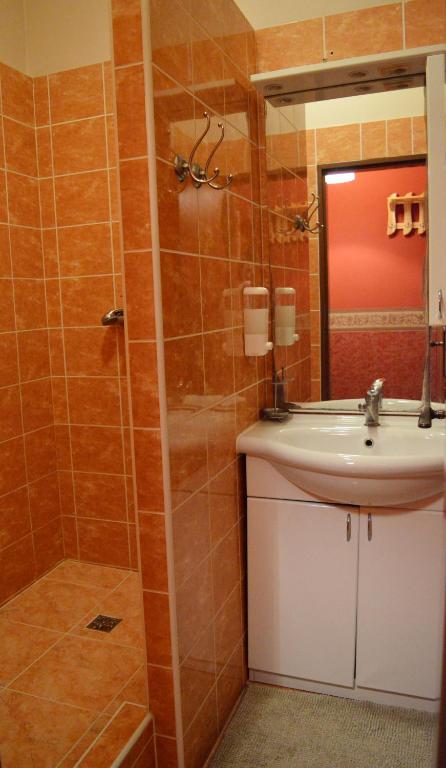 Koupelna v ubytování Hotel *** Plauter Kúria