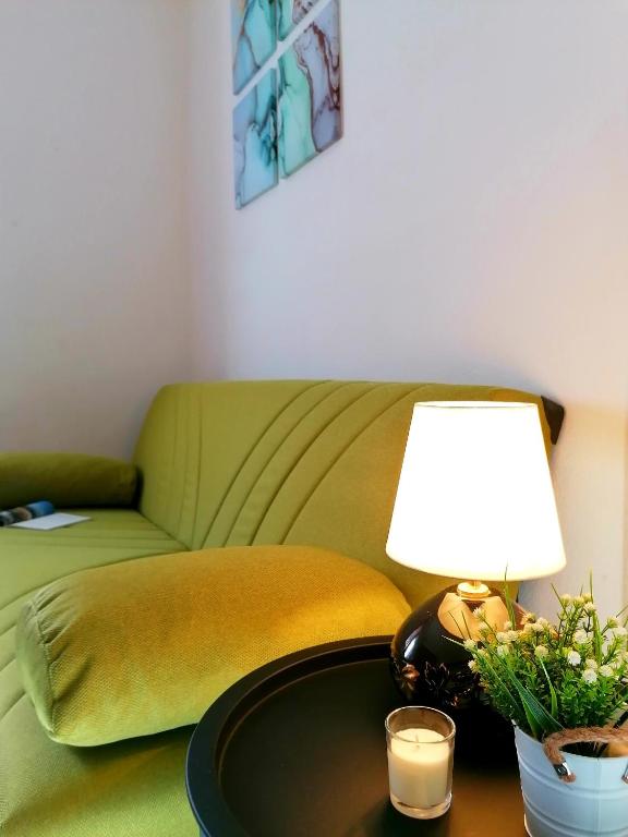 Część wypoczynkowa w obiekcie Appartamenti OIKOS con Vista Mare e Wi-Fi
