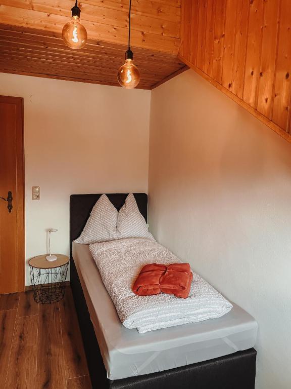 Postel nebo postele na pokoji v ubytování Hohlbichl Gut