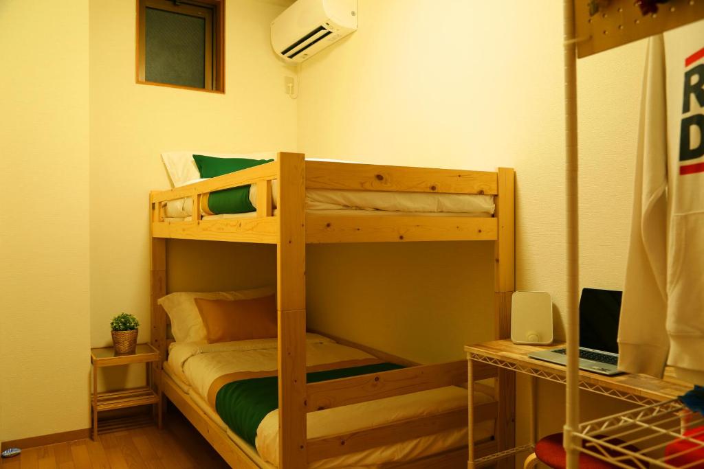 Postel nebo postele na pokoji v ubytování E JOY INN-West Shinjuku Branch