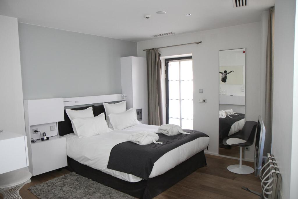 Postel nebo postele na pokoji v ubytování Hôtel Quatorze