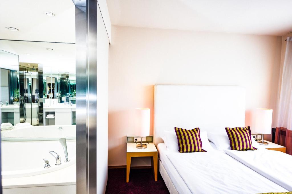 Postel nebo postele na pokoji v ubytování Hotel Der Blaue Reiter
