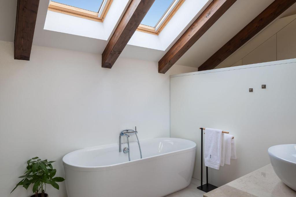 Kúpeľňa v ubytovaní Luxury Villa Silence with Heated Pool