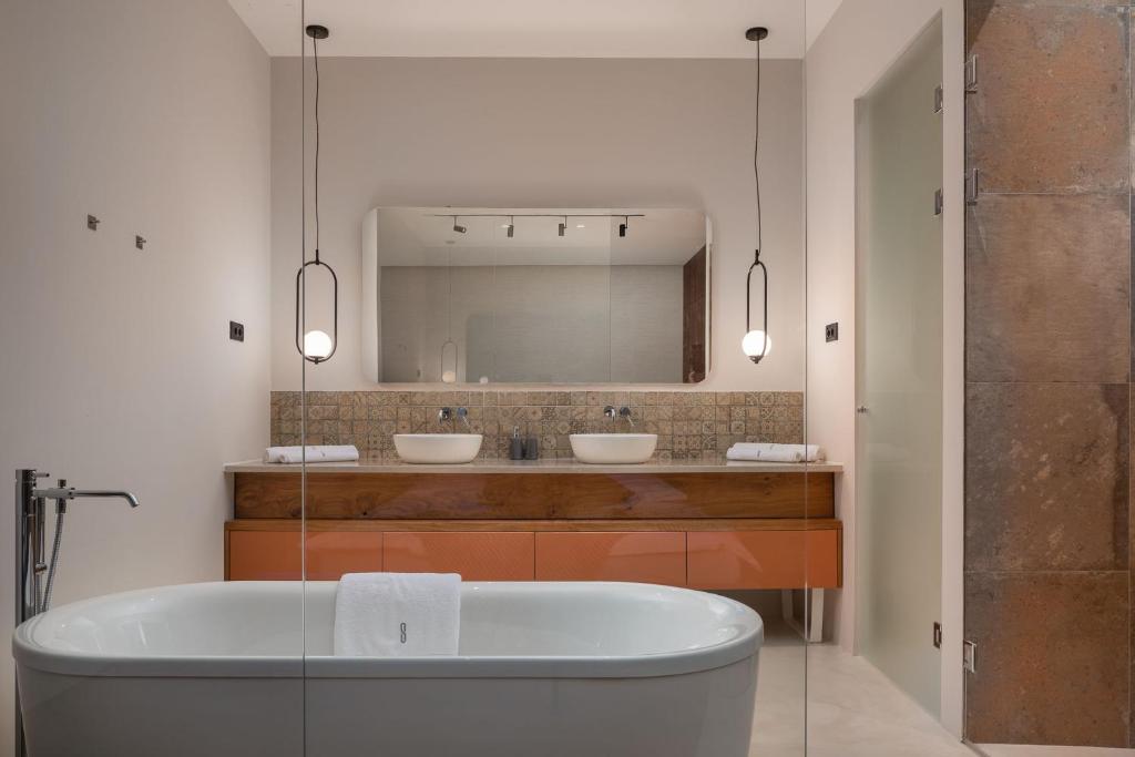 Kúpeľňa v ubytovaní Luxury Villa Silence with Heated Pool