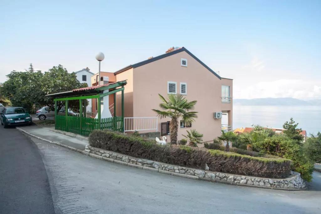 Gambar di galeri bagi Fantastic sea view in apartment Kvarner for max 4 guests in Ravni di Ravni