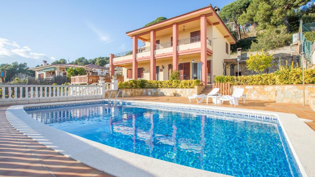 a swimming pool in front of a house at 2Maer - Blanes in Blanes