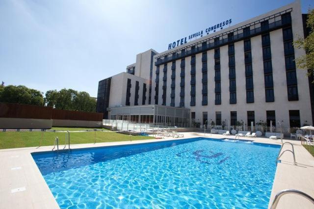 The swimming pool at or close to M.A. Hotel Sevilla Congresos