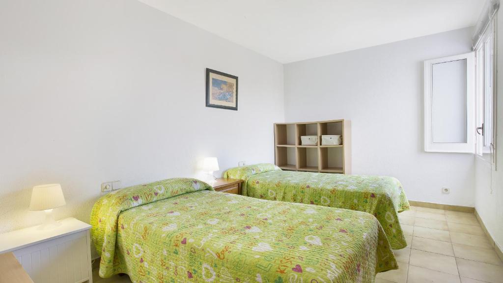 A bed or beds in a room at 2Nur - Blanes