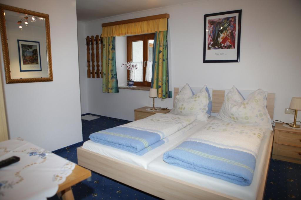 Postel nebo postele na pokoji v ubytování Ferienhaus Hintersee