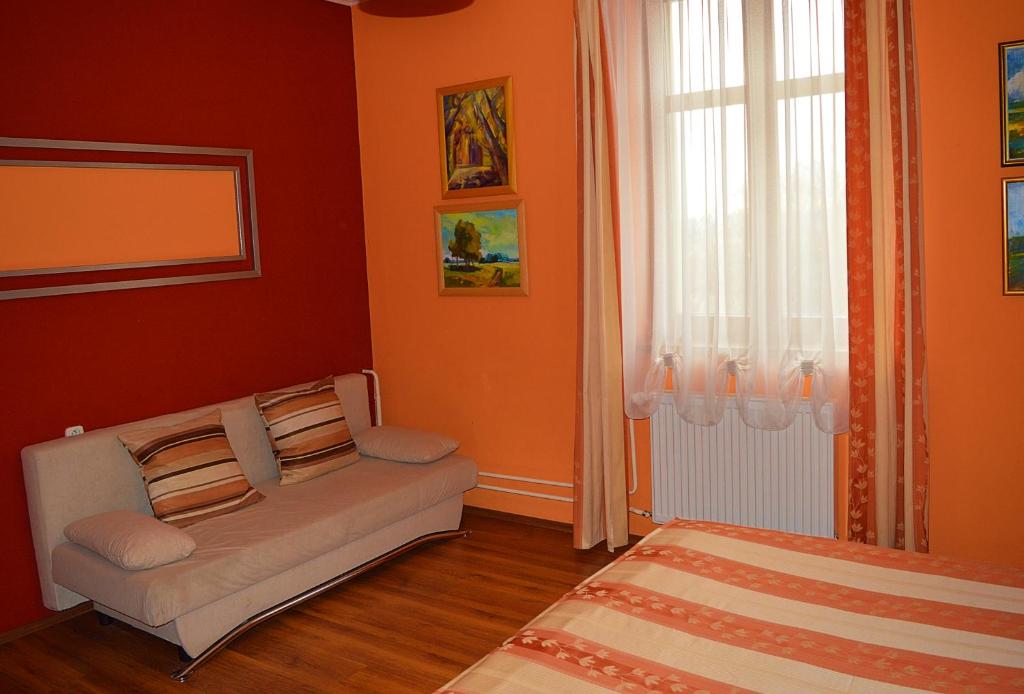 Postel nebo postele na pokoji v ubytování Hotel *** Plauter Kúria