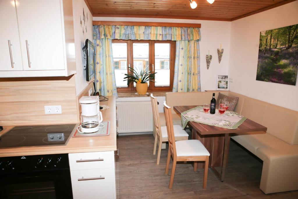 Kuchyň nebo kuchyňský kout v ubytování Ferienhaus Hintersee
