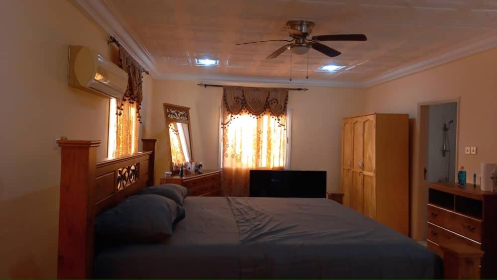 Postel nebo postele na pokoji v ubytování Gam Properties Guest House