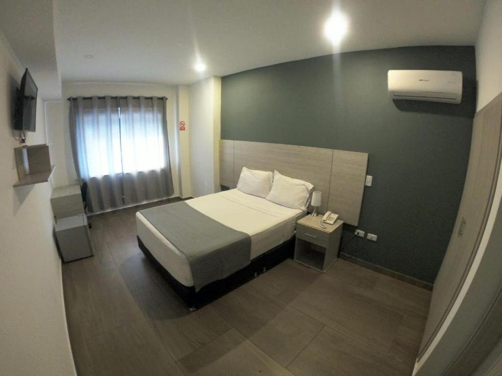 Postel nebo postele na pokoji v ubytování Diagonal Hotel Chipichape