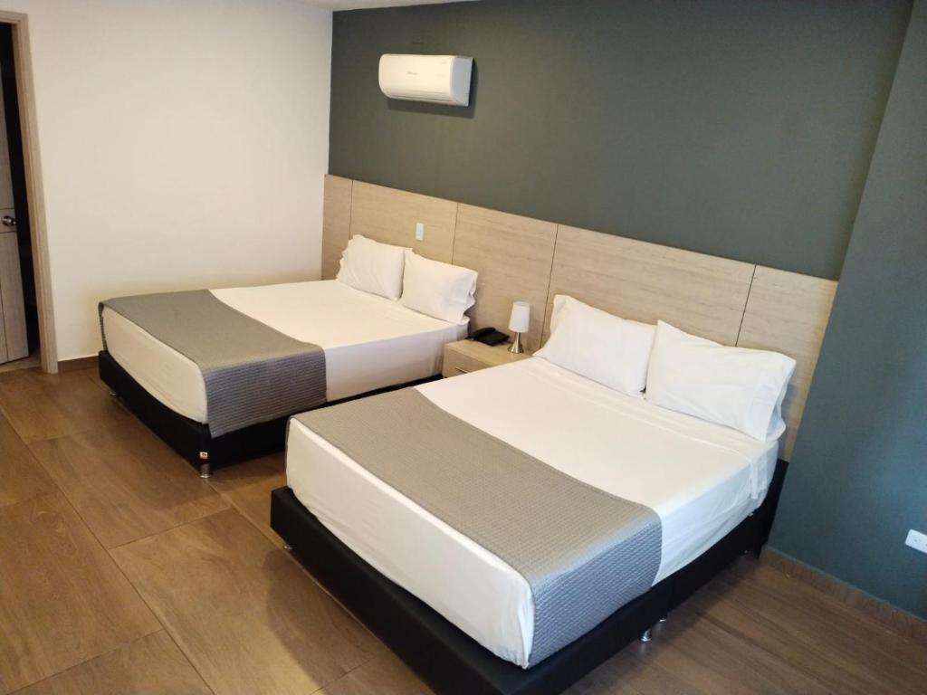 Postel nebo postele na pokoji v ubytování Diagonal Hotel Chipichape