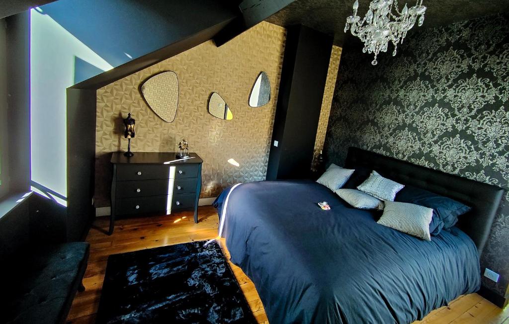 Gallery image of La Gaillardise - love room - Spa & Sauna - Espace privatif in Brive-la-Gaillarde