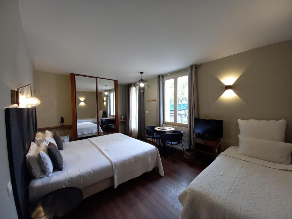 Postel nebo postele na pokoji v ubytování Hôtel La Caravelle