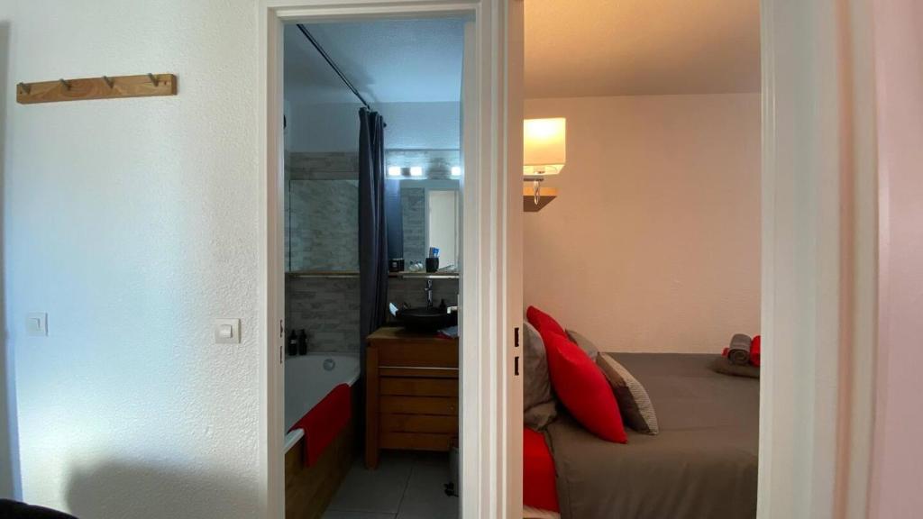 Postel nebo postele na pokoji v ubytování Chamois de Chamonix, Confortable 2 pièces, balcon, parking gratuit