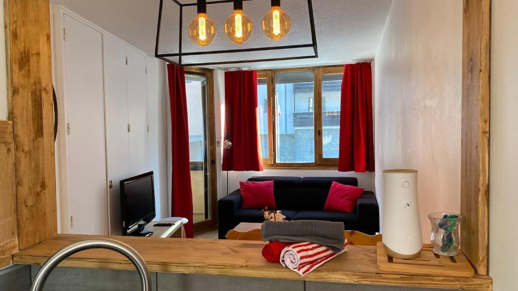 TV a/nebo společenská místnost v ubytování Chamois de Chamonix, Confortable 2 pièces, balcon, parking gratuit