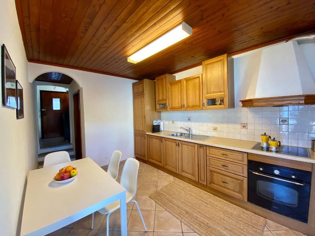 Kuchyň nebo kuchyňský kout v ubytování Casa Edi