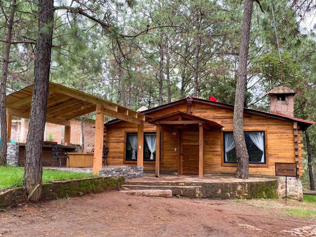 a log cabin in the woods with trees at SpazioVèneto in Mazamitla