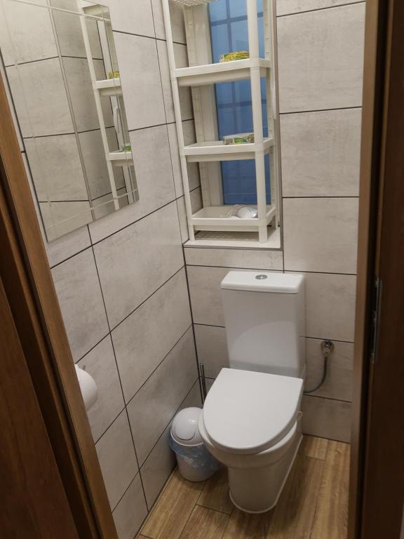 Kúpeľňa v ubytovaní noclegi przy dworcu PKP