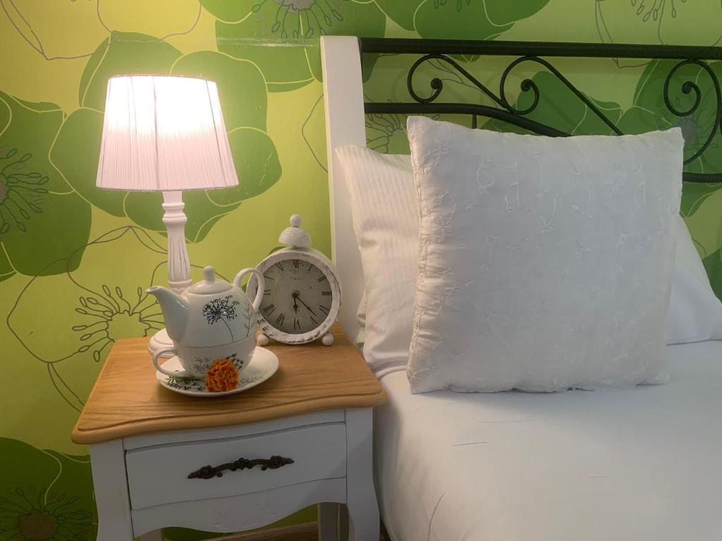 Łóżko lub łóżka w pokoju w obiekcie Hotel Penzion Trámky