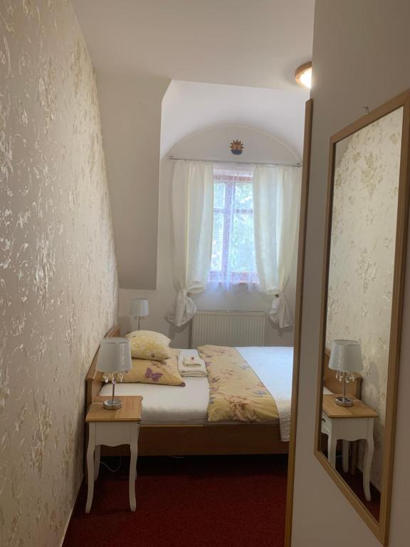 Łóżko lub łóżka w pokoju w obiekcie Hotel Penzion Trámky