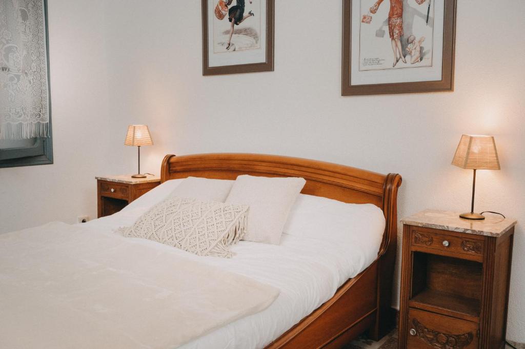 Postel nebo postele na pokoji v ubytování Le Refuge du Clocher