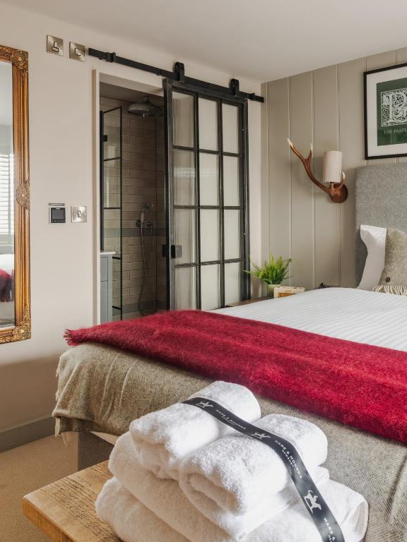 Hare & Hounds Newbury - Deluxe King Room