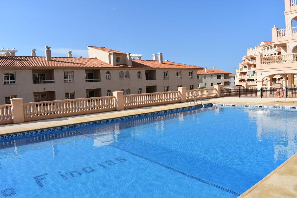 Bazén v ubytování Luxury apartment in central Almerimar with Free Secure Parking nebo v jeho okolí