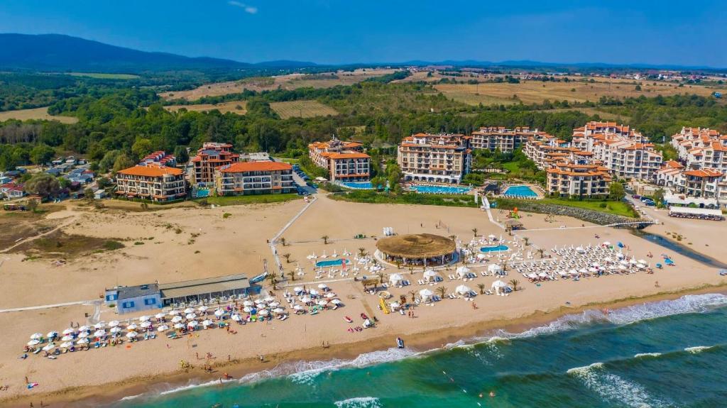 Photo de la galerie de l'établissement Oasis Del Mare Beach Front Hotel - All Inclusive, à Lozenets