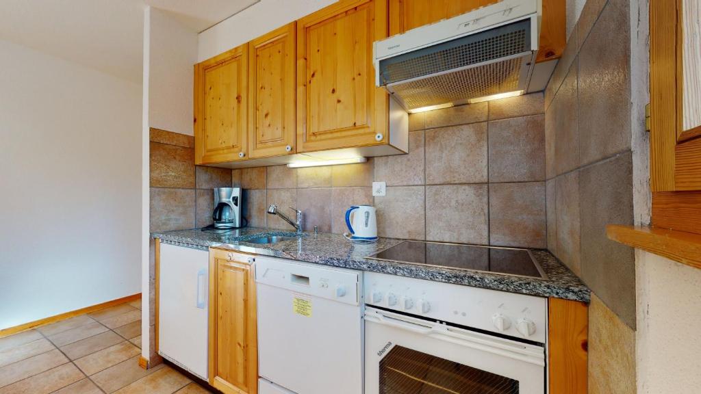 Kuchyň nebo kuchyňský kout v ubytování Les Crêtes SUNNY & CENTER apartments by Alpvision Résidences