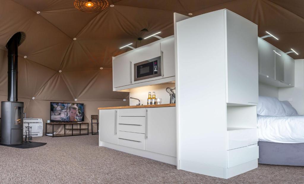 Kuchyň nebo kuchyňský kout v ubytování Brynteg Glamping