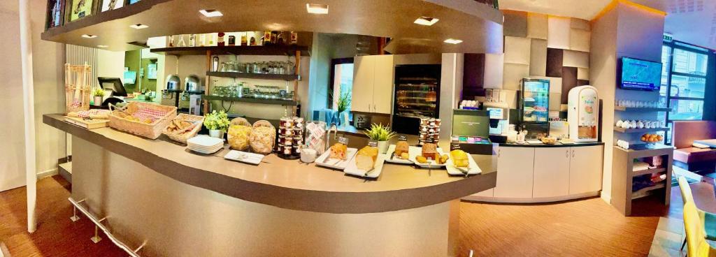 Nápoje v ubytování Kyriad Restaurant Centre SPA Vichy