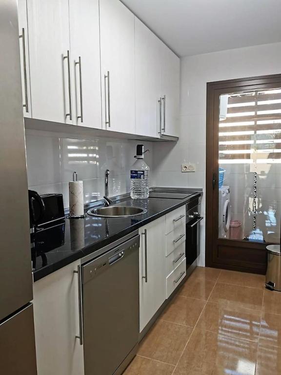 Kuchyň nebo kuchyňský kout v ubytování Sol y Alma Mediterranean Apartment