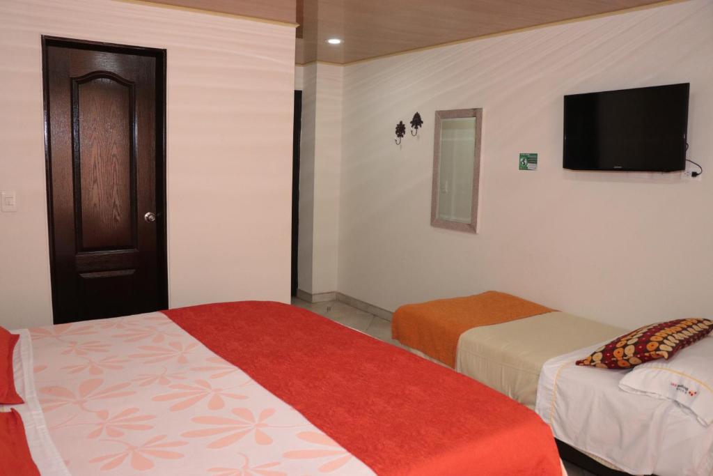Postel nebo postele na pokoji v ubytování Hoteles Bogotá Inn El Lago Country Zona Rosa
