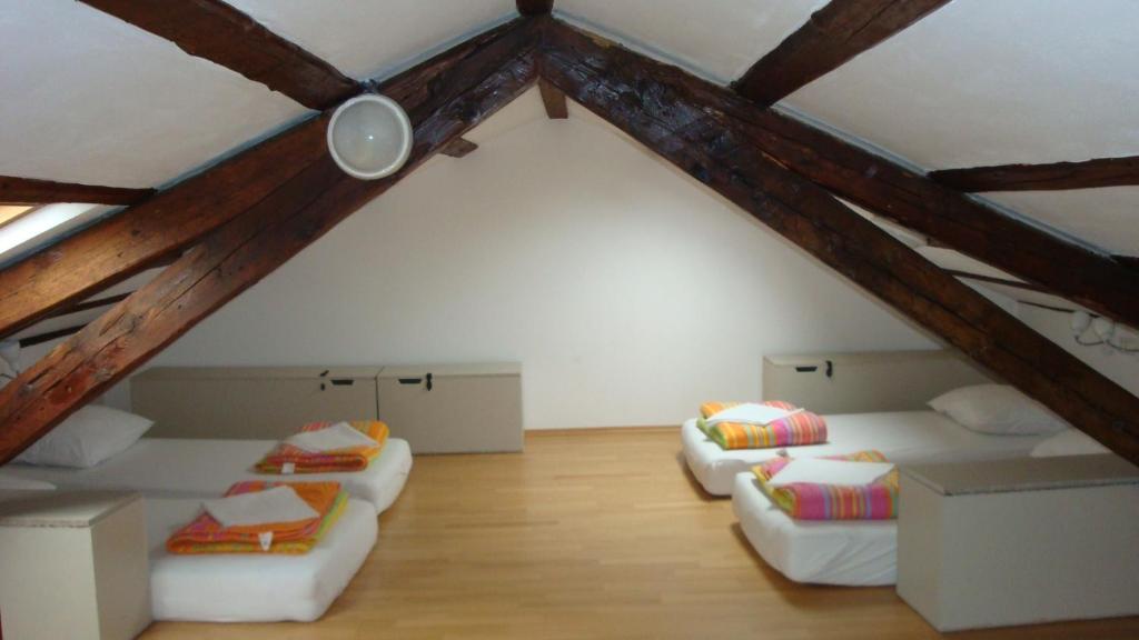 Postel nebo postele na pokoji v ubytování Hostel Alieti