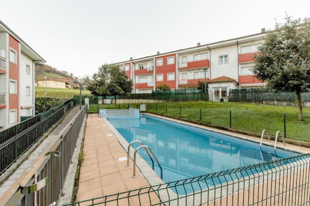 Swimmingpoolen hos eller tæt på apartamento 2 hab - montaña y playa