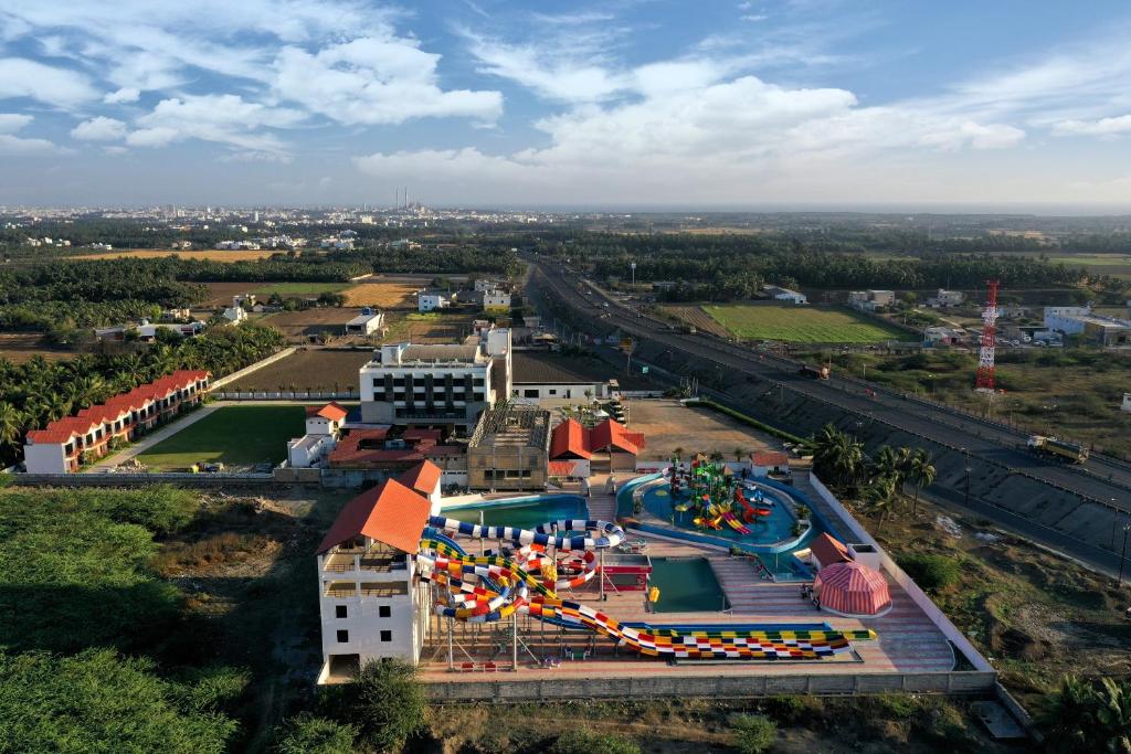 Bazén v ubytování The Divine Resort Somnath nebo v jeho okolí
