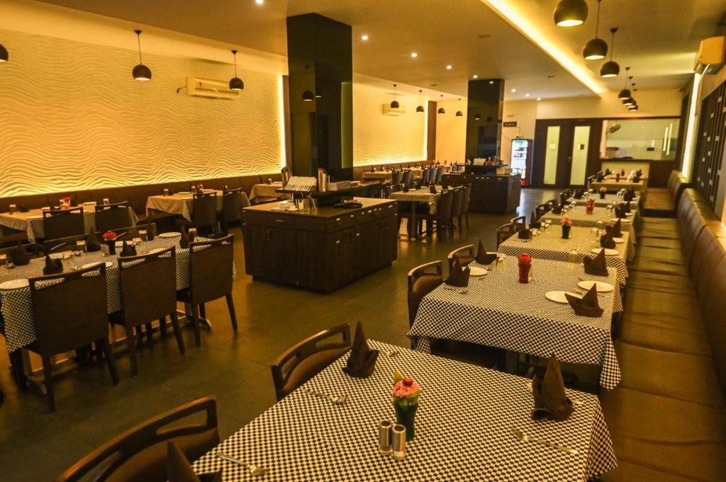 Restaurace v ubytování The Divine Resort Somnath