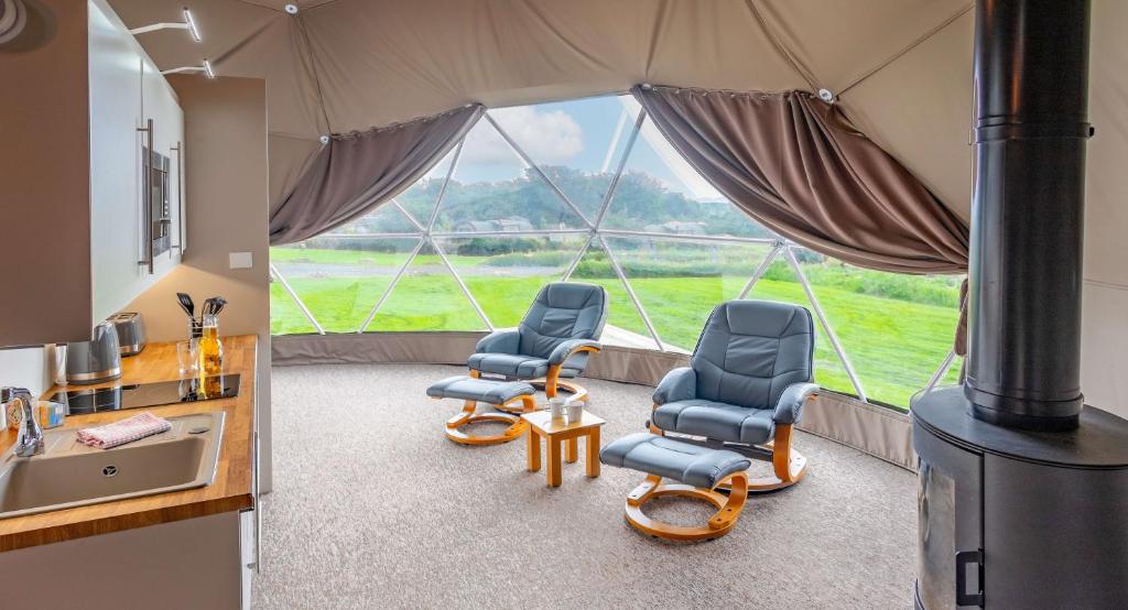 Posezení v ubytování Brynteg Glamping